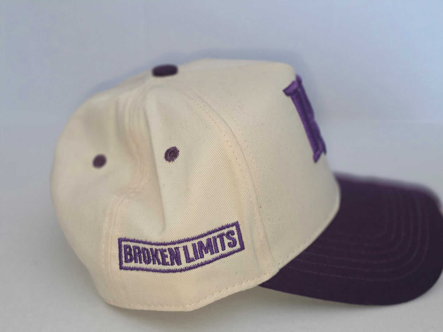 BROKEN LIMITS SIGNATURE BROKEN STAR SNAPBACK CAP Purple/cream