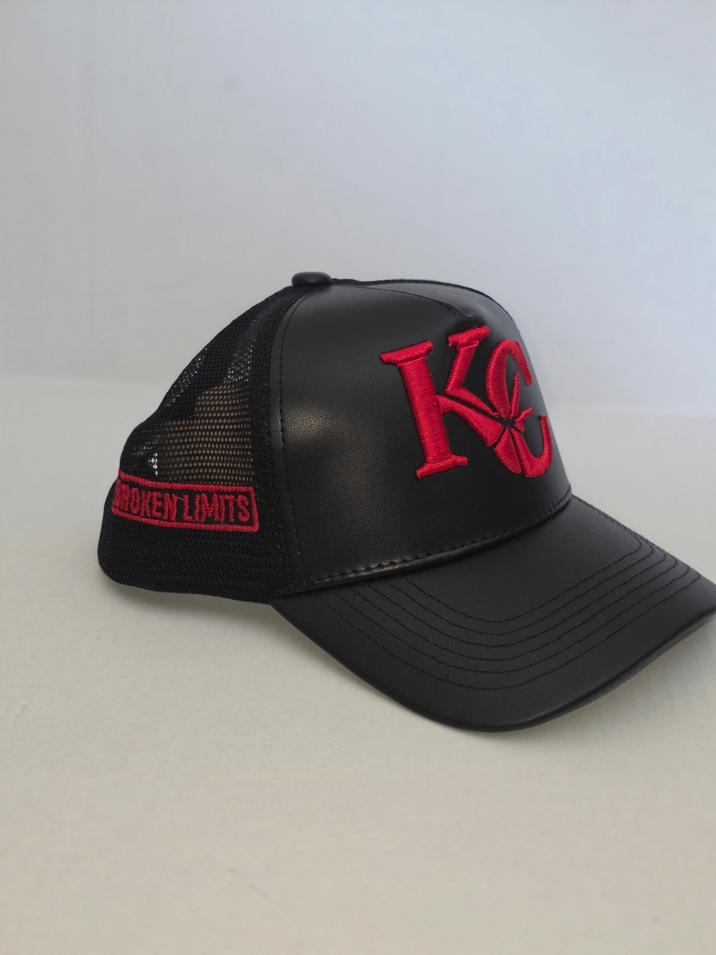 BROKEN LIMITS SIGNATURE BROKEN STAR Mesh Trucker cap